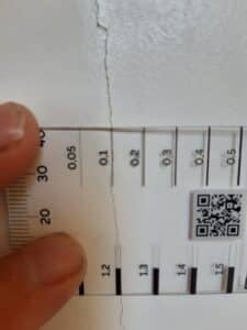 Mesure largeur fissure avec fissuromètre