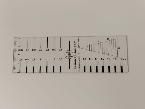 Fissuromètre avec règle transparente