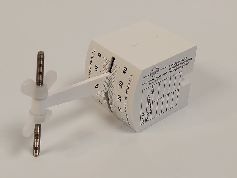 Jauge G3 - Mesurer le désaffleurement d'une fissure