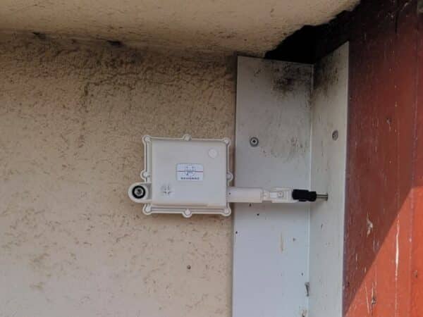 Fissuromètre connecté en angle