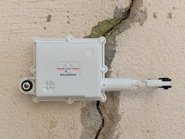 Surveillance fissure à distance