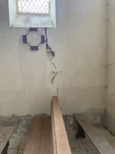 Fissuromètre R1 sur église