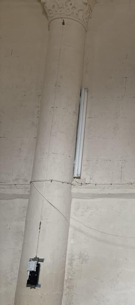 Convergencemètre R20 dans une église